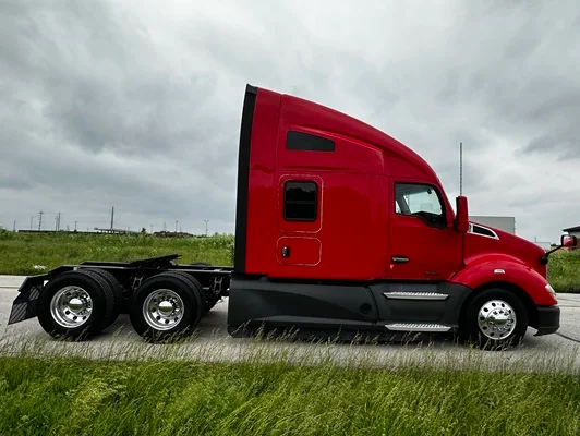 2022 Kenworth T680 in Joplin, MO — photo 2