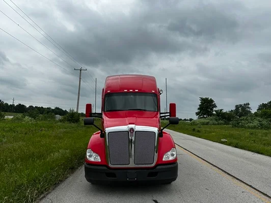2022 Kenworth T680 in Joplin, MO — photo 7