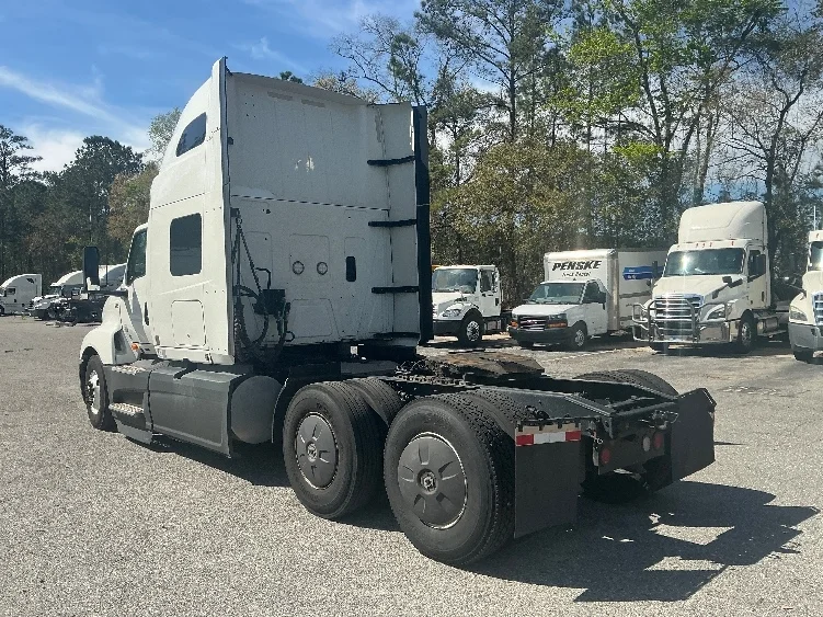 2023 International LT in Pensacola, FL — photo 5
