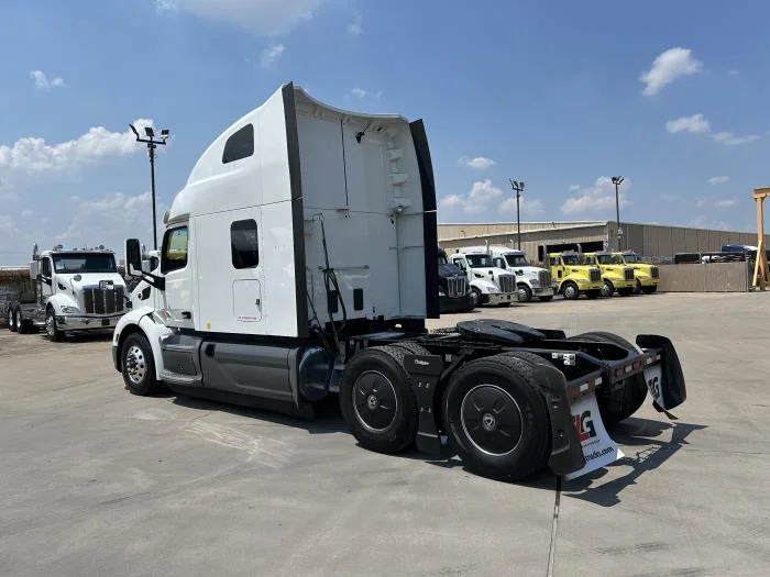 2021 Peterbilt 579 - image 4