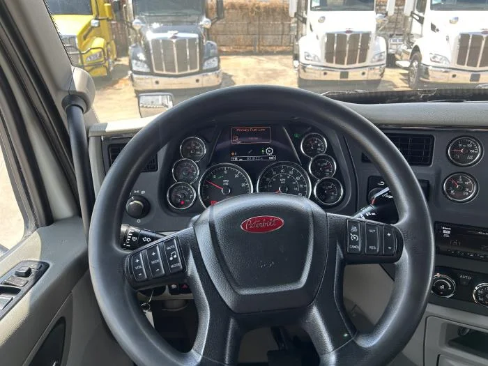 2021 Peterbilt 579 - image 39