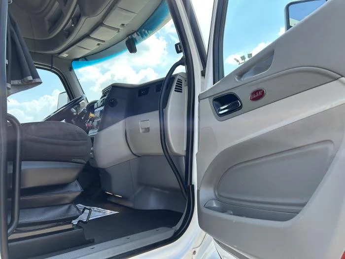 2021 Peterbilt 579 - image 23