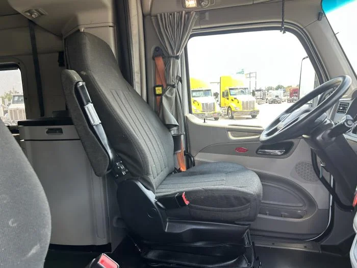 2021 Peterbilt 579 - image 24
