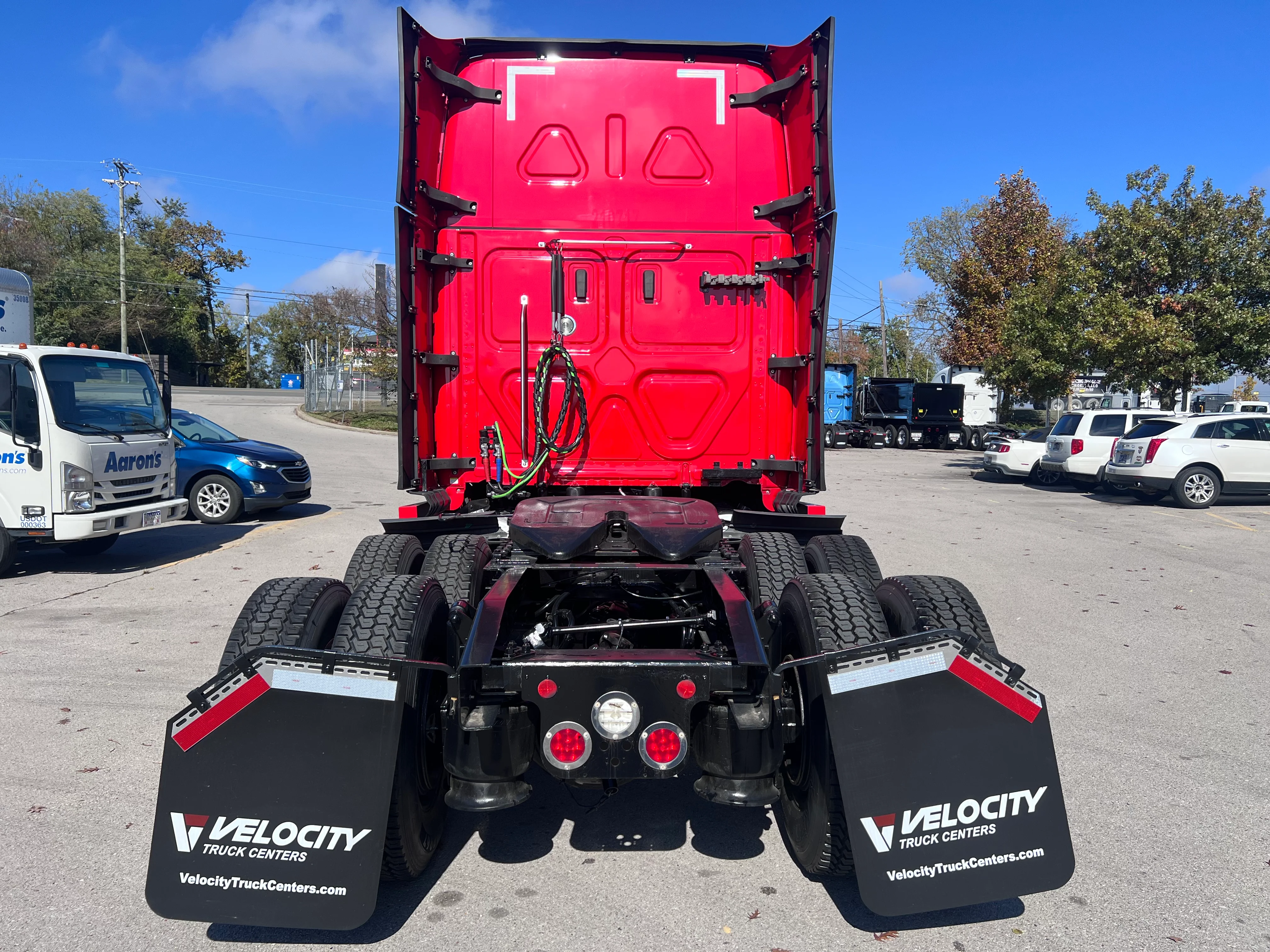 2021 Freightliner Cascadia in Nashville Isuzu, TN — photo 5