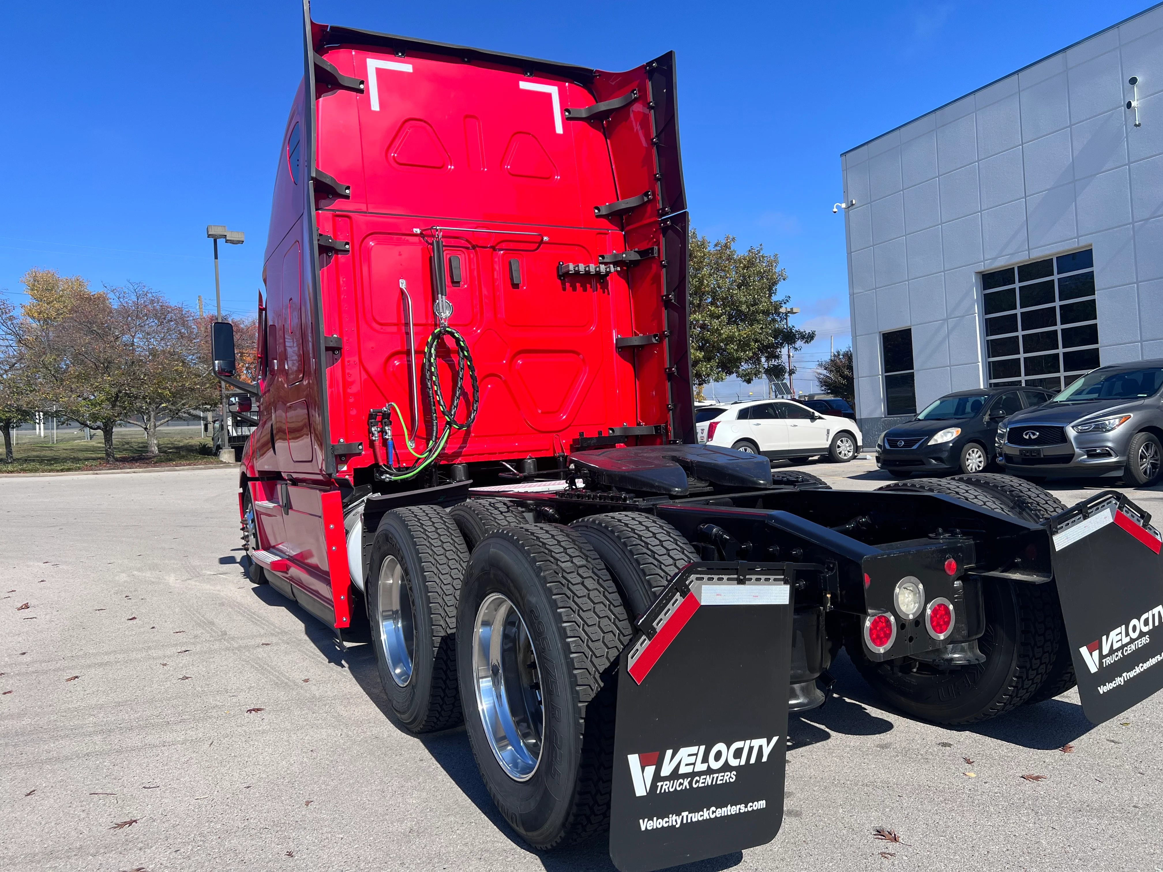 2021 Freightliner Cascadia in Nashville Isuzu, TN — photo 4