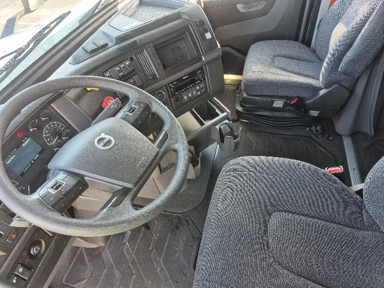 2023 Volvo VNL 760 - image 10