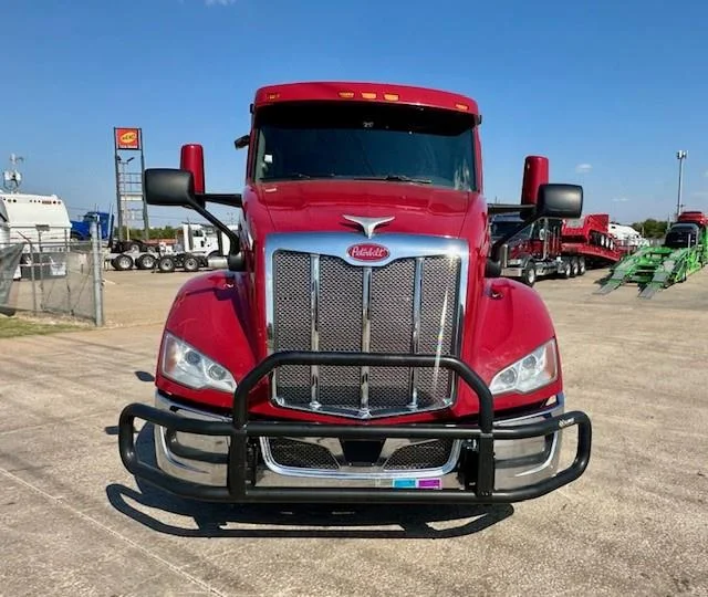 2022 Peterbilt 579 - image 10