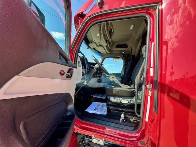 2022 Peterbilt 579 - image 12