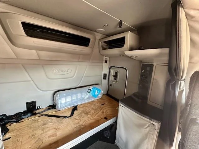 2022 Peterbilt 579 - image 17