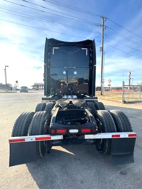 2022 Peterbilt 579 - image 10