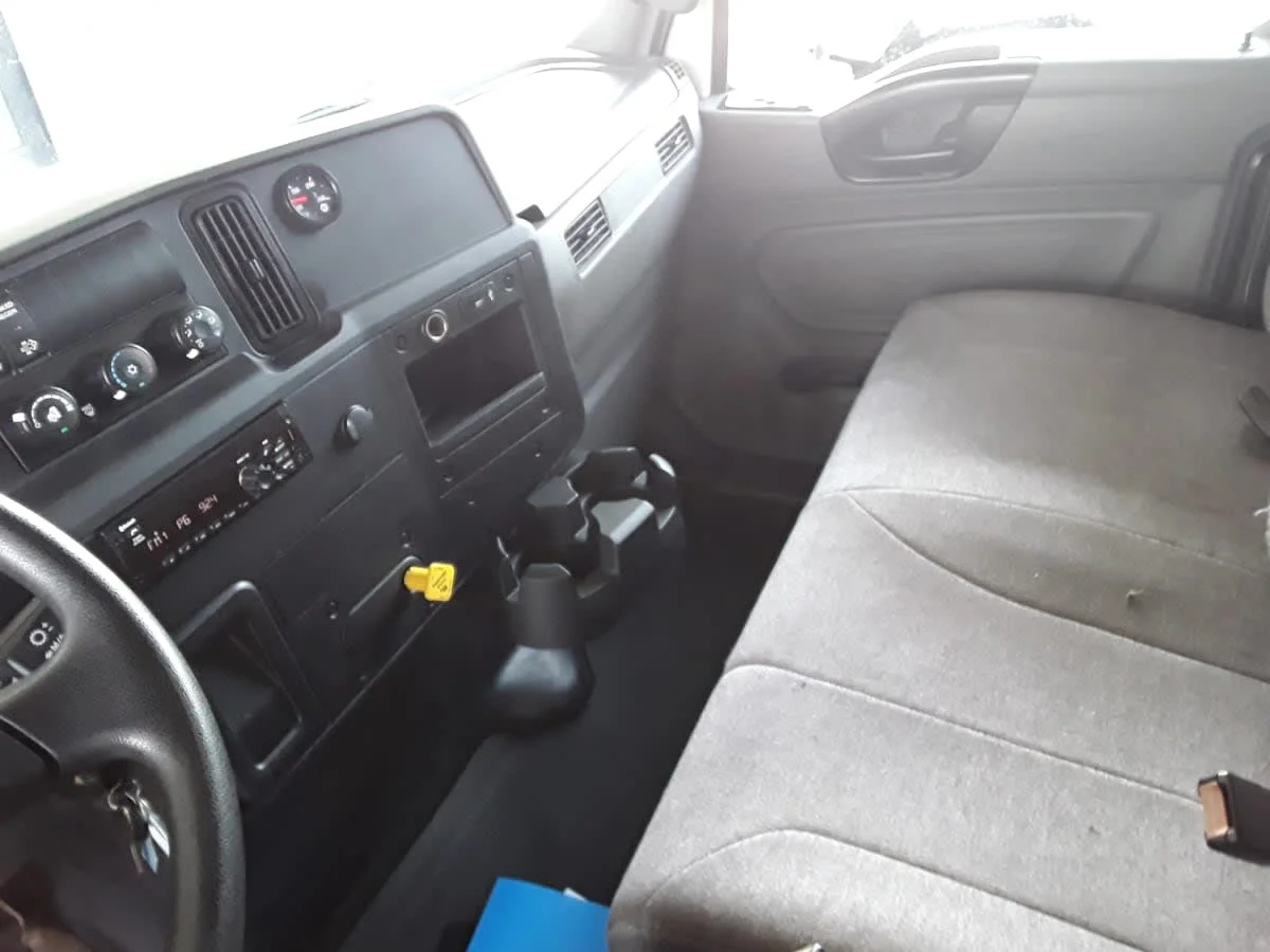 2020 International 4300 - image 7