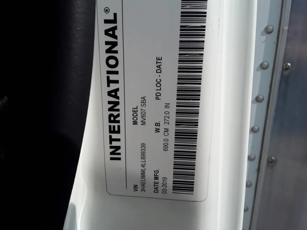 2020 International 4300 - image 13