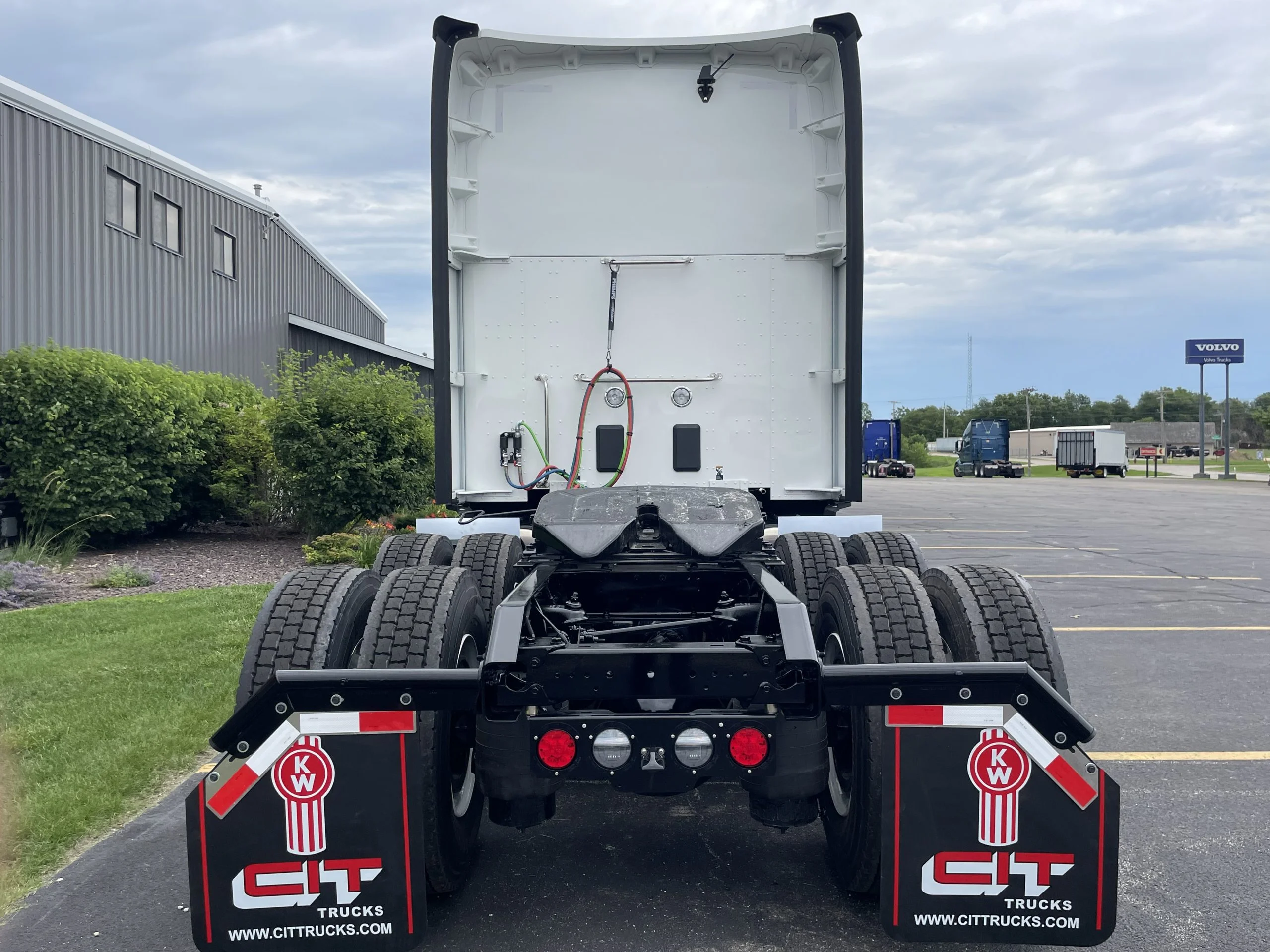 2027 Kenworth T680 in Normal, IL — photo 5