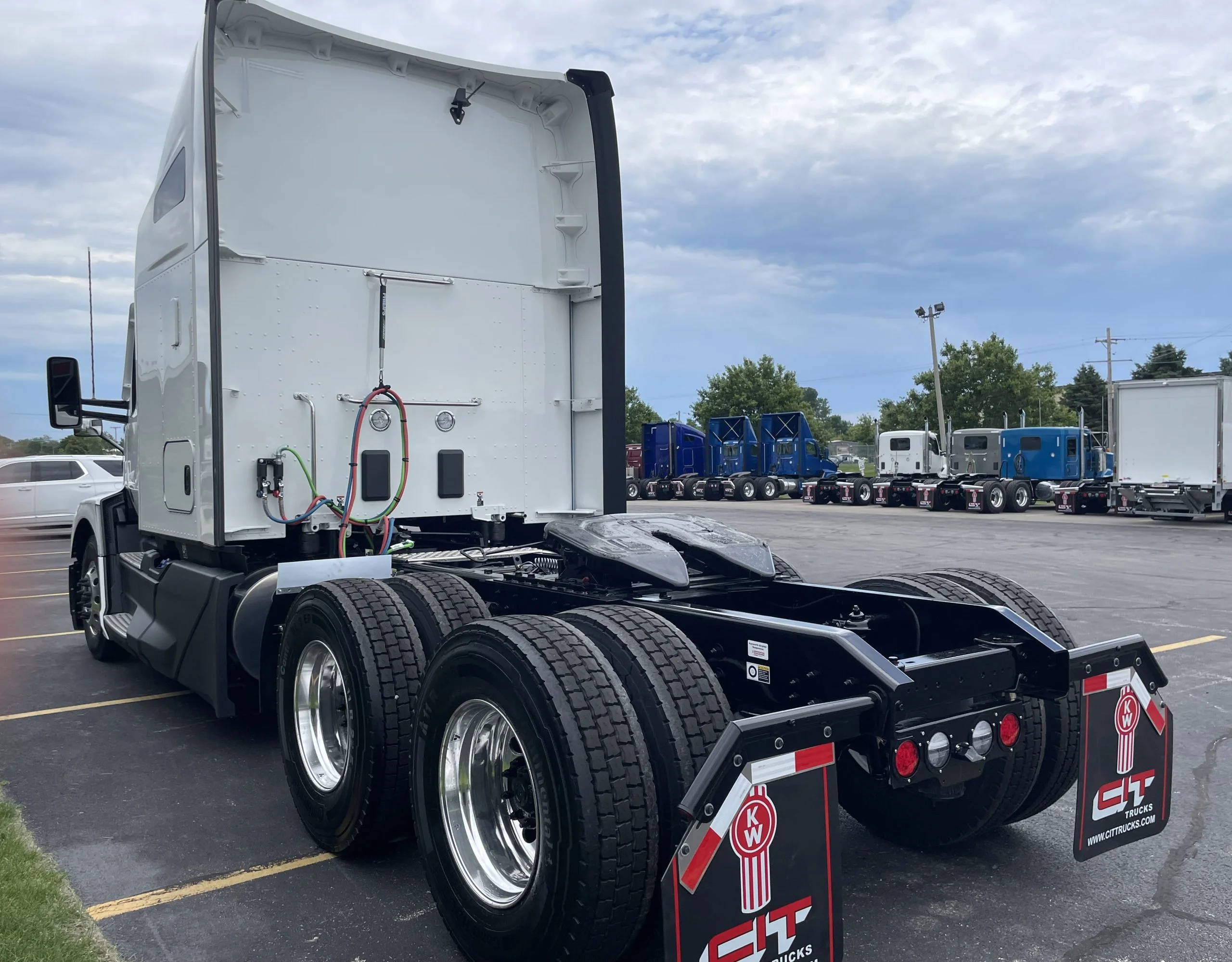 2027 Kenworth T680 in Normal, IL — photo 6