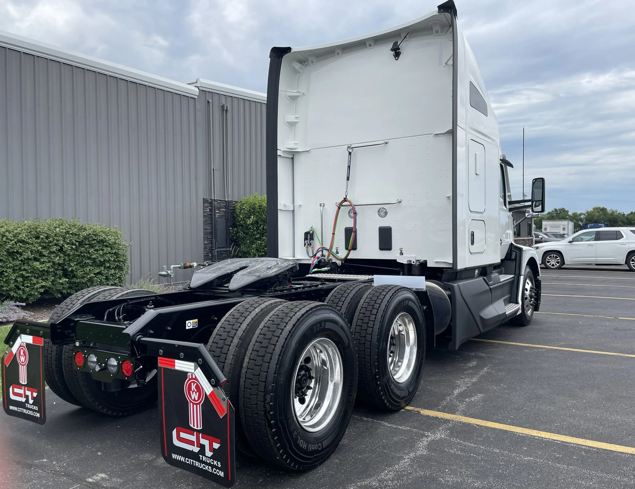 2027 Kenworth T680 in Normal, IL — photo 4