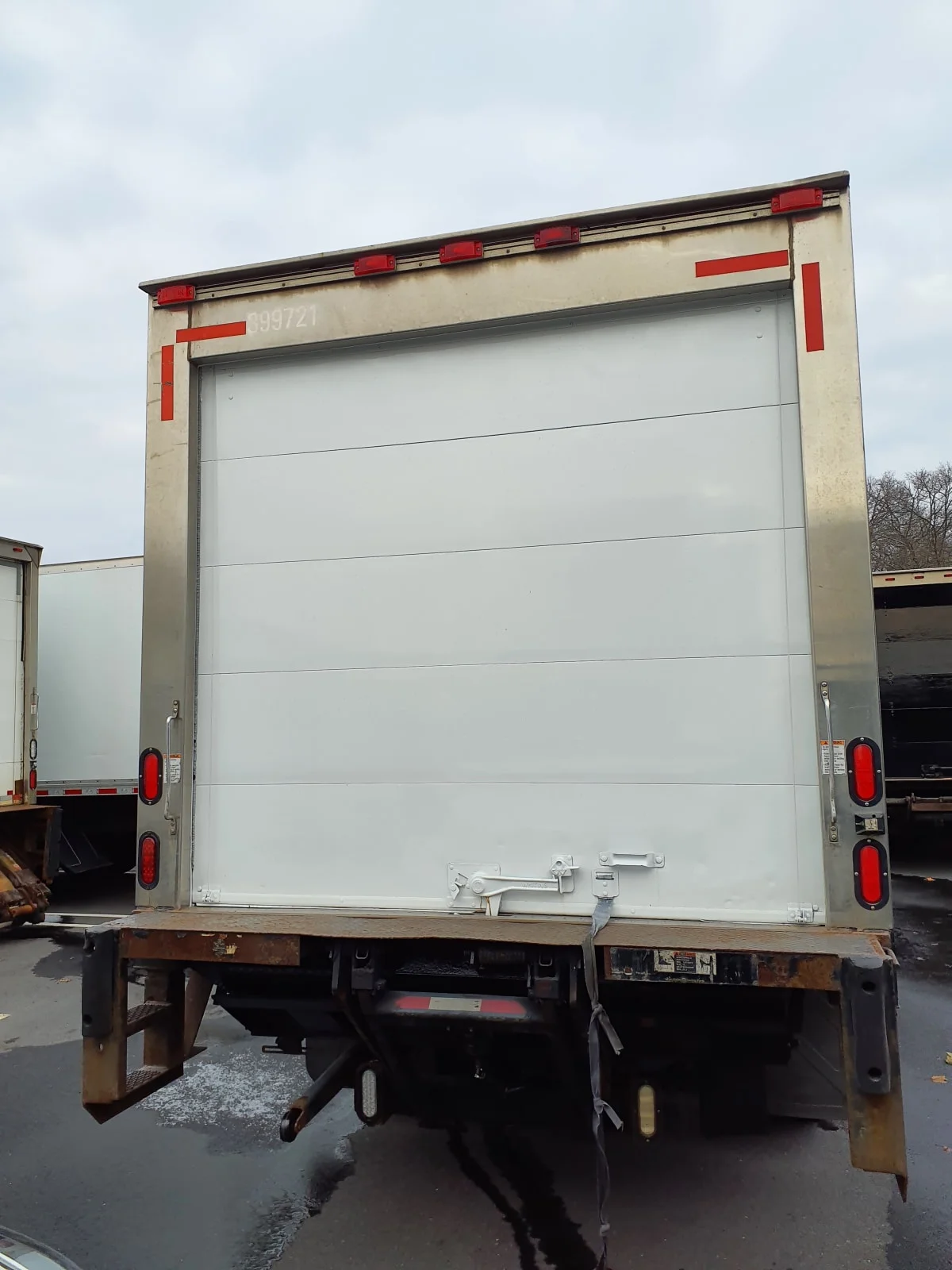 2015 Isuzu NPR - image 5