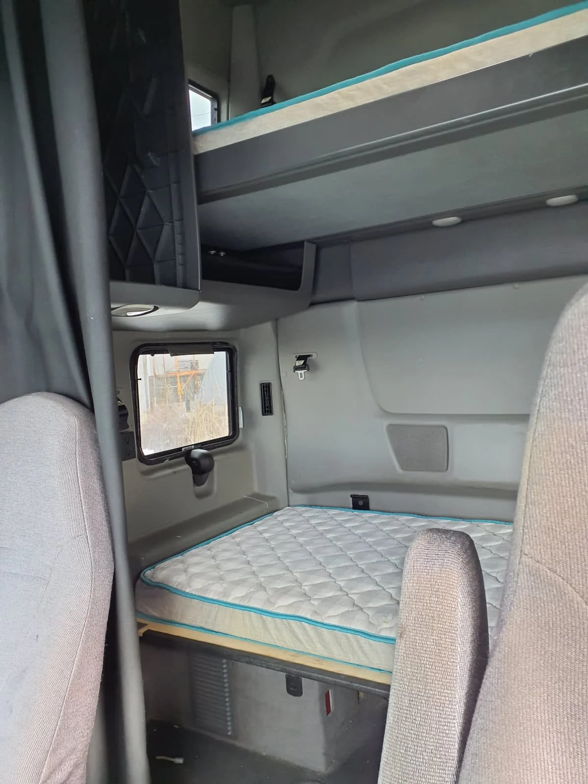 2020 International LT in Indianapolis, IN — photo 8