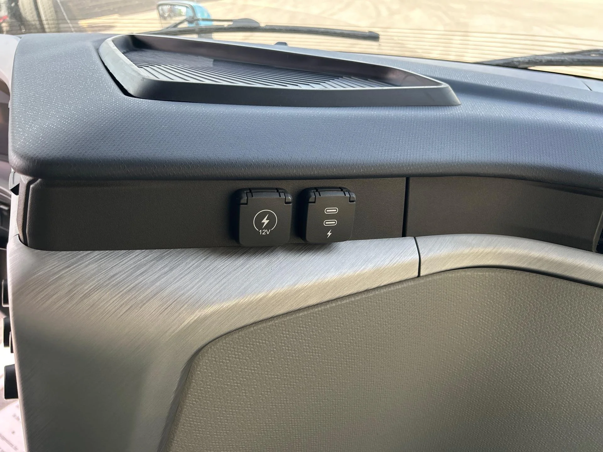 2026 Volvo VNL 860 - image 16