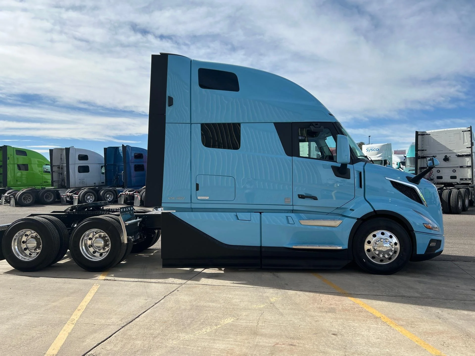 2026 Volvo VNL 860 - image 6