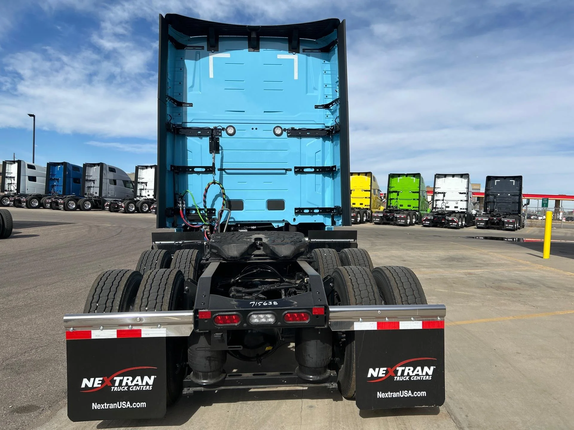 2026 Volvo VNL 860 - image 4