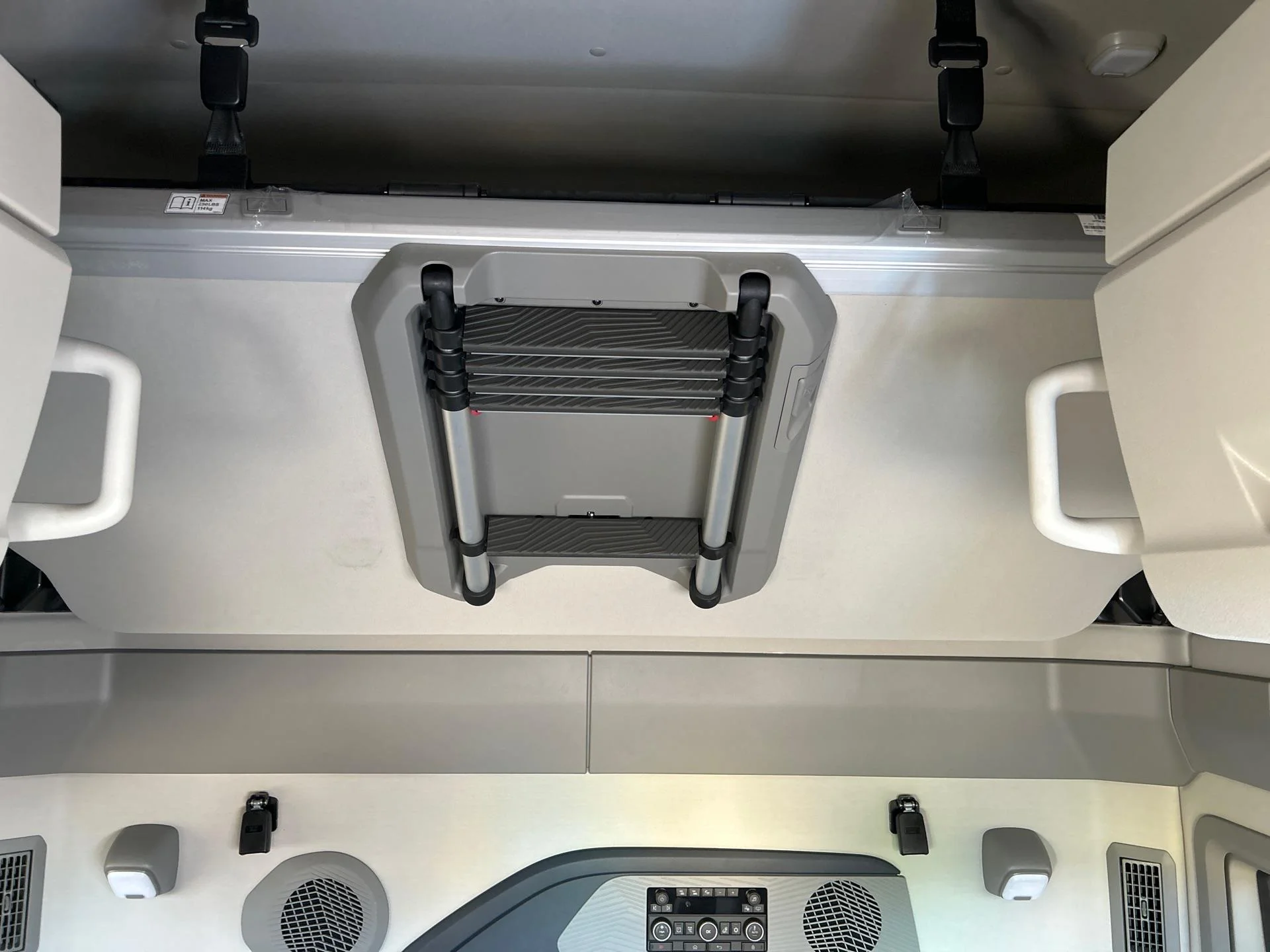 2026 Volvo VNL 860 - image 10