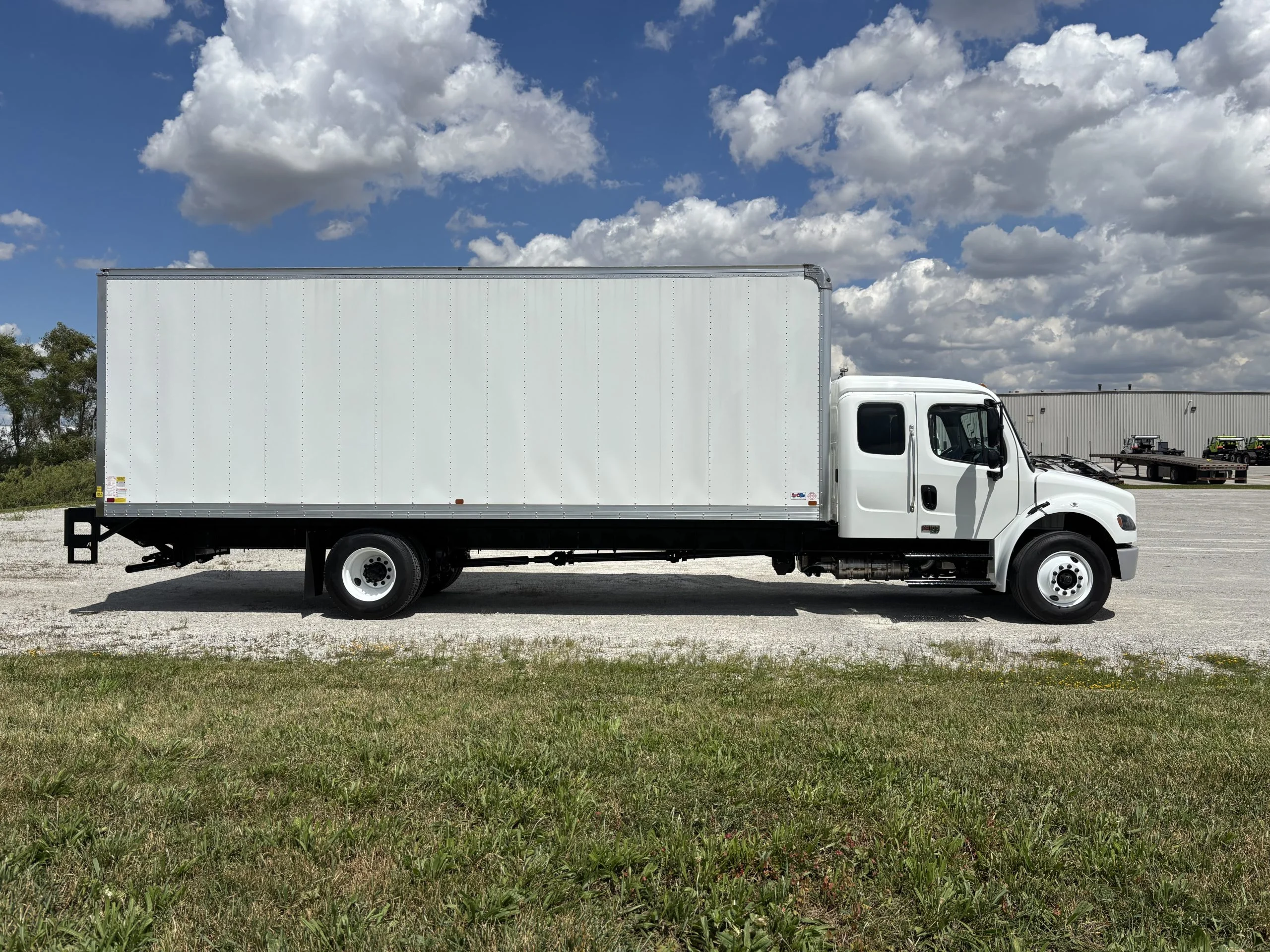2027 Freightliner M2 106 in Fort Wayne, IN — photo 2