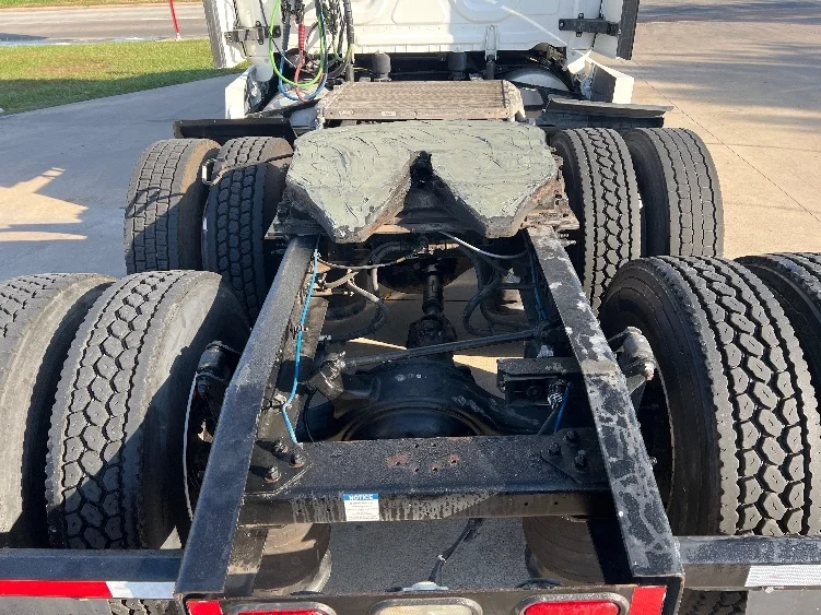 2022 Freightliner Cascadia - image 6