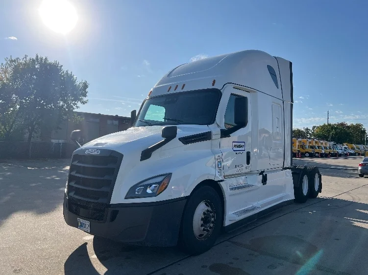 2022 Freightliner Cascadia - image 3