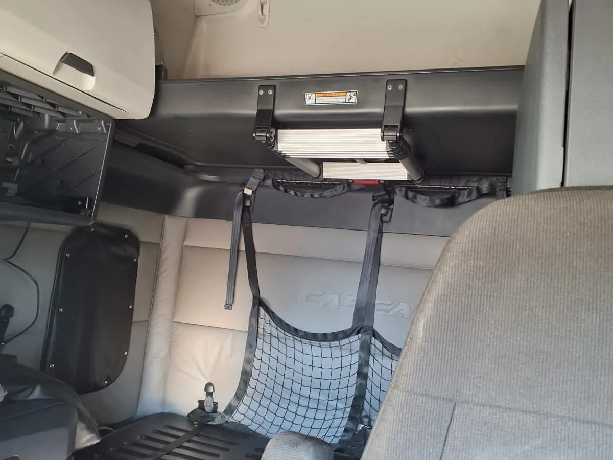 2020 Freightliner Cascadia - image 8