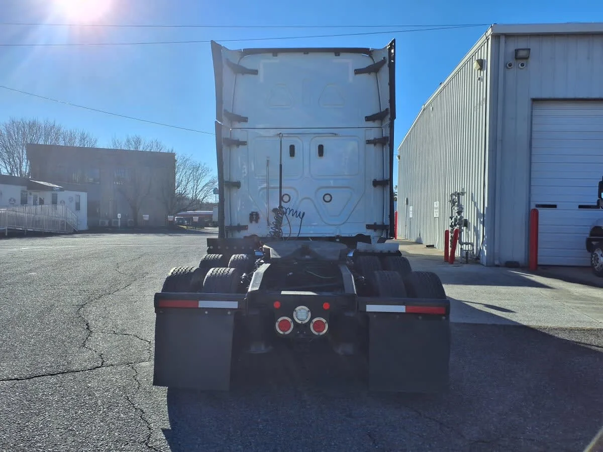 2020 Freightliner Cascadia - image 5