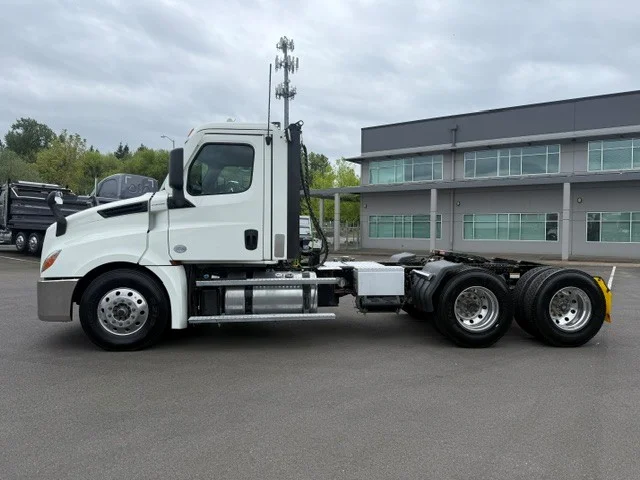 2022 Freightliner Cascadia in Ridgefield, WA — photo 6