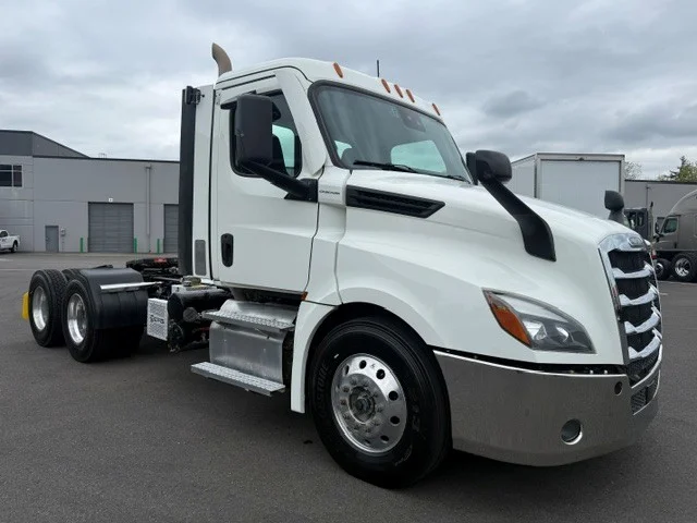 2022 Freightliner Cascadia in Ridgefield, WA — photo 3