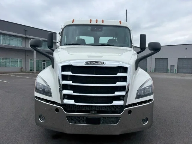 2022 Freightliner Cascadia in Ridgefield, WA — photo 4