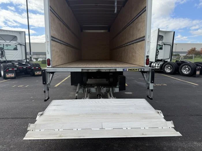 2025 Isuzu FTR - image 15