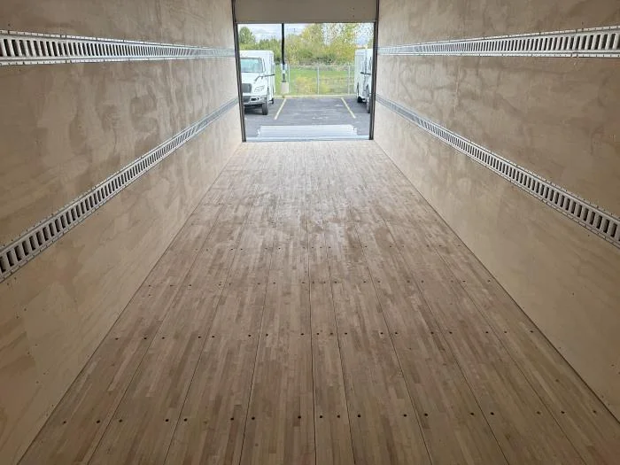 2025 Isuzu FTR - image 13