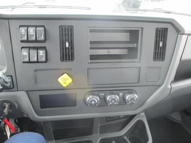 2025 Peterbilt 536 - image 15