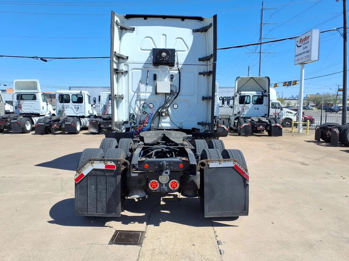 2019 Freightliner Cascadia in Dallas, TX — photo 5