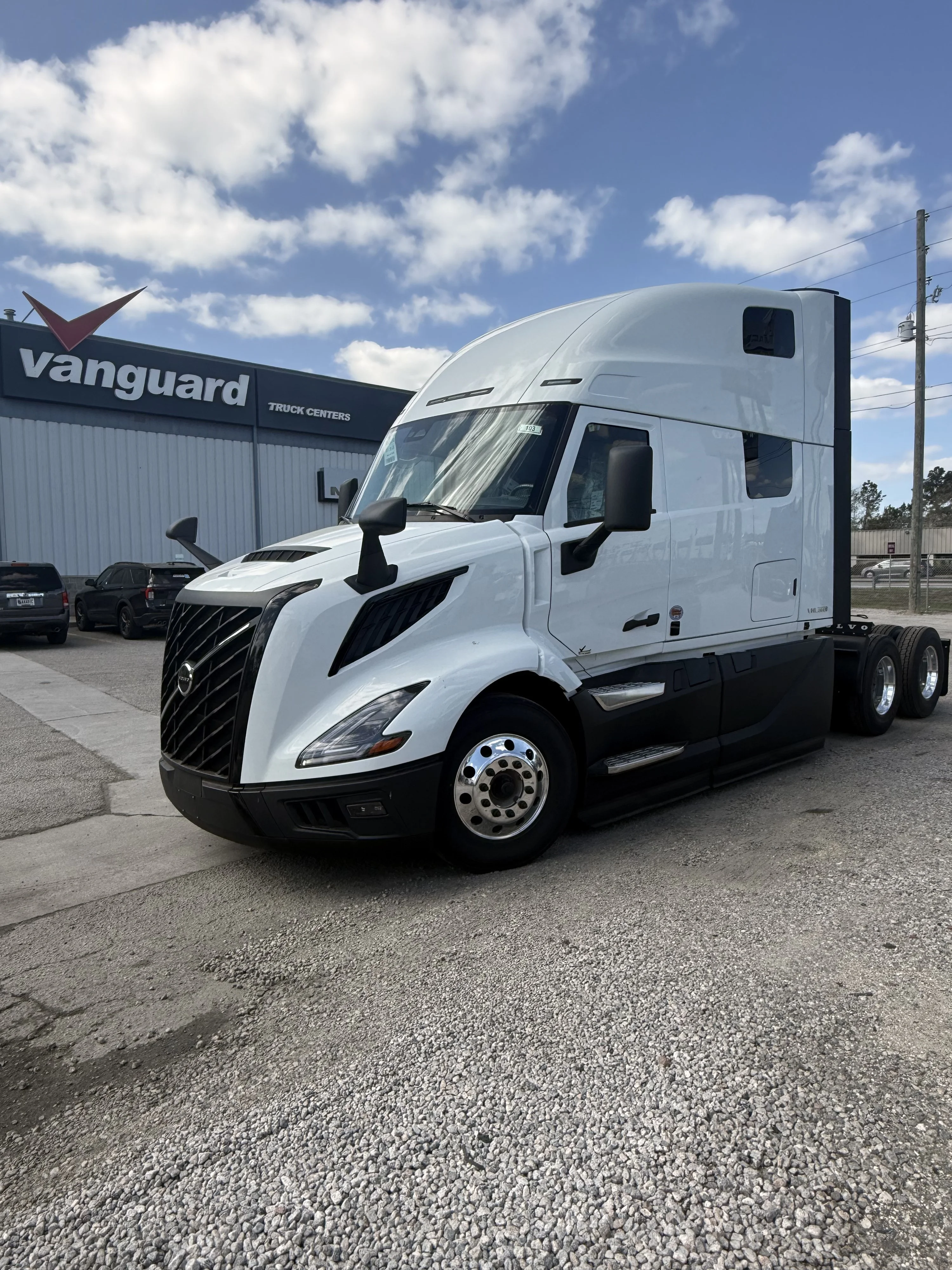 2027 Volvo VNL 860 in Savannah, GA — photo 2