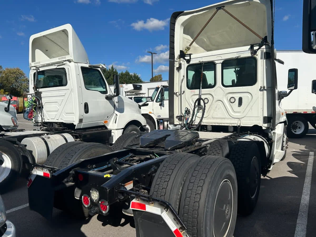 2020 Freightliner Cascadia in Beltsville, MD — photo 4