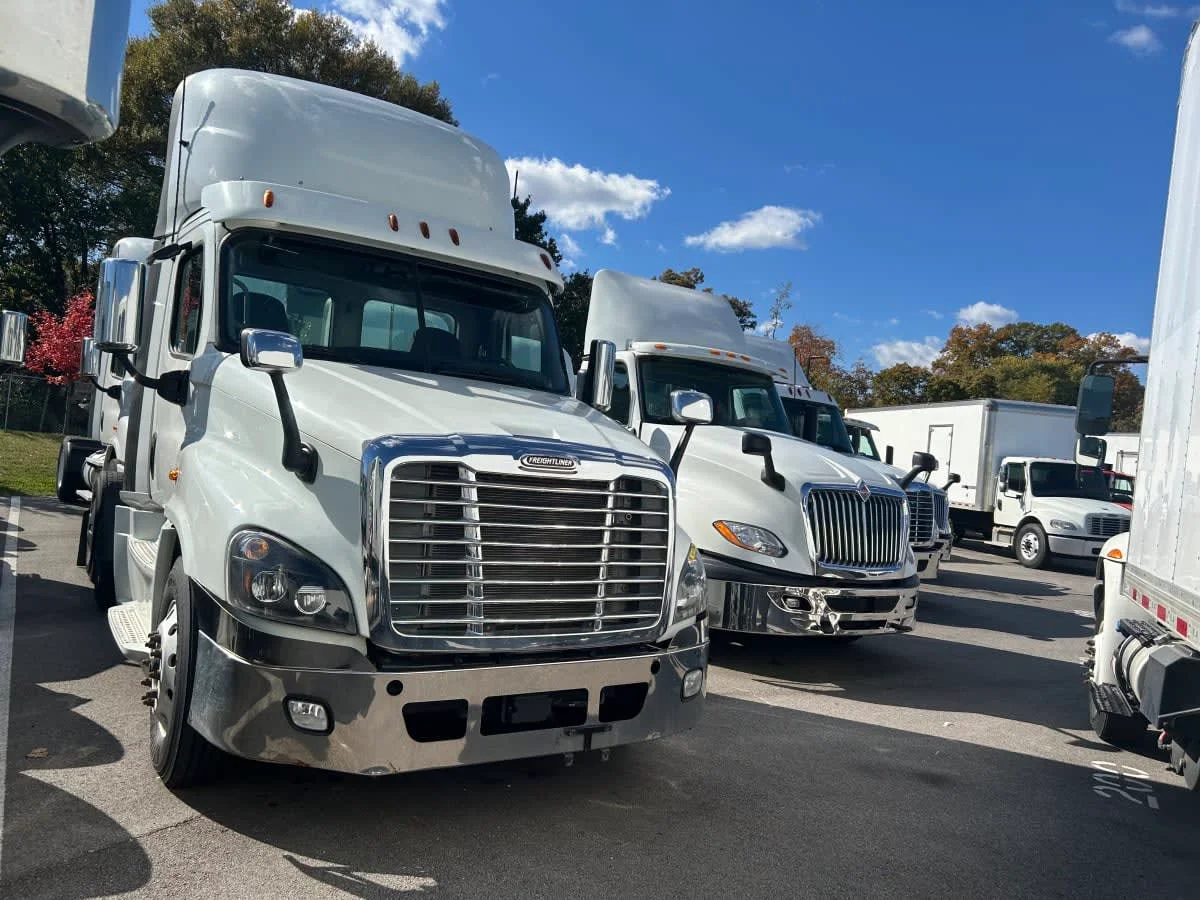 2020 Freightliner Cascadia in Beltsville, MD — photo 3