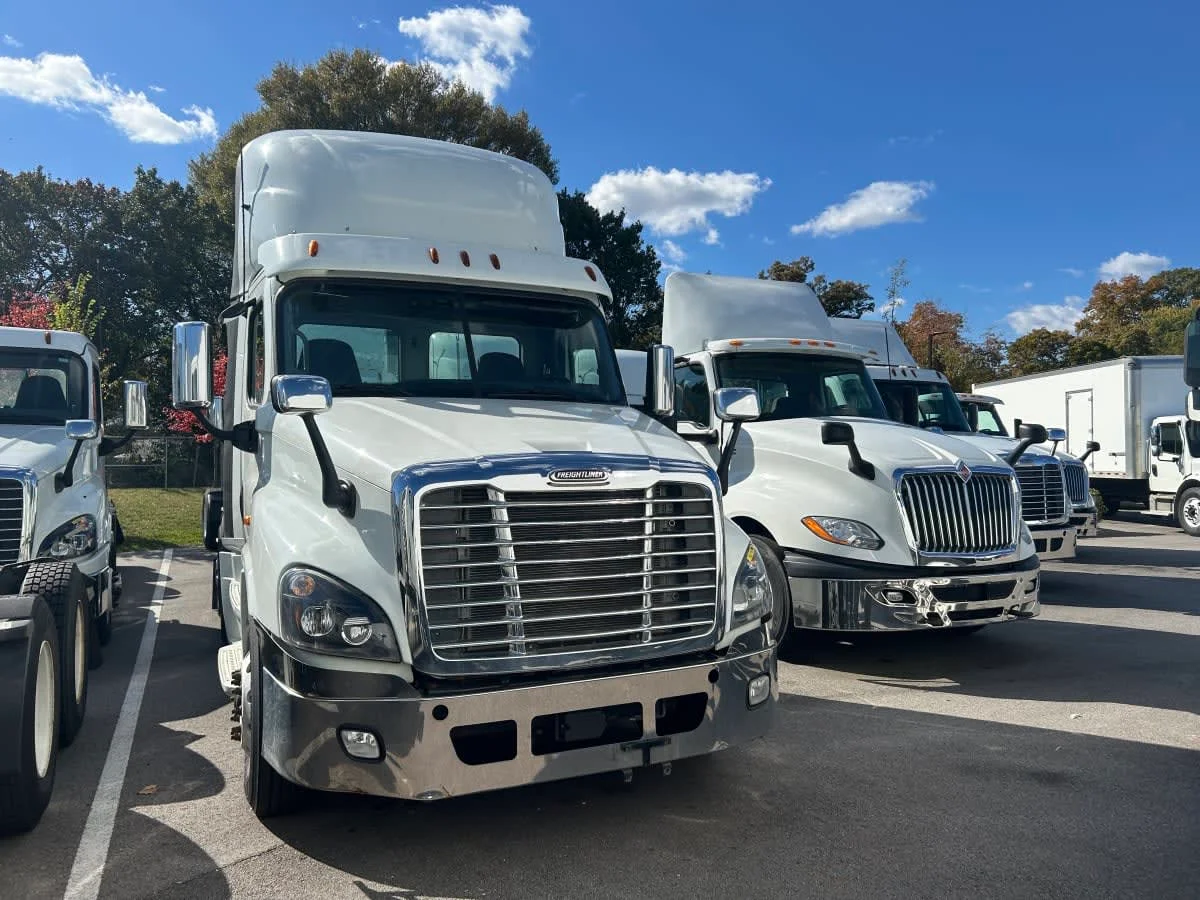 2020 Freightliner Cascadia in Beltsville, MD — photo 2