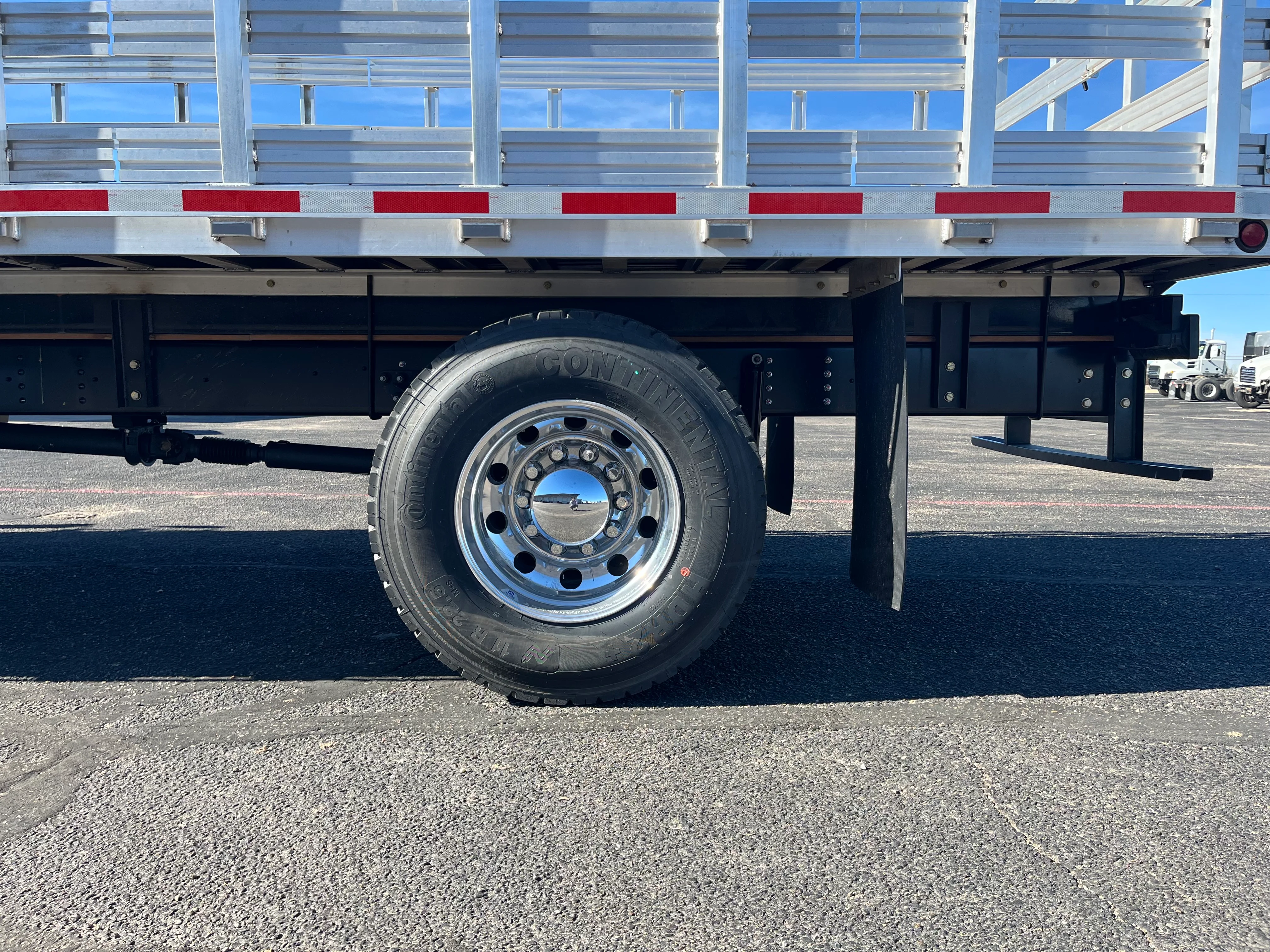 2025 Isuzu FTR in Amarillo, TX — photo 6