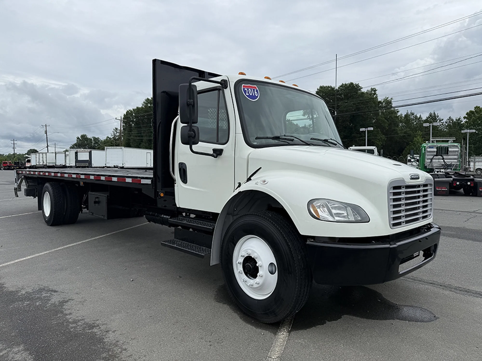 2016 Freightliner eM2 — photo 2