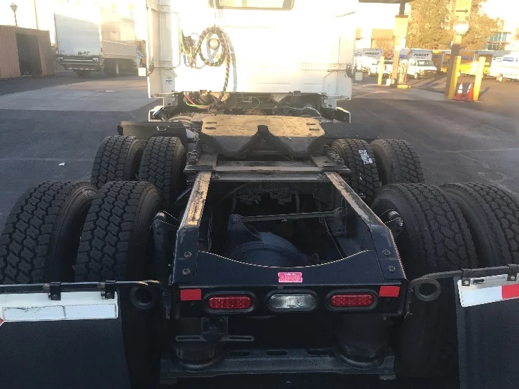 2021 Volvo VNR 640 - image 6