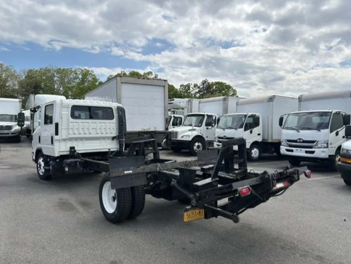 2017 Isuzu NQR in Farmingdale, NY — photo 6