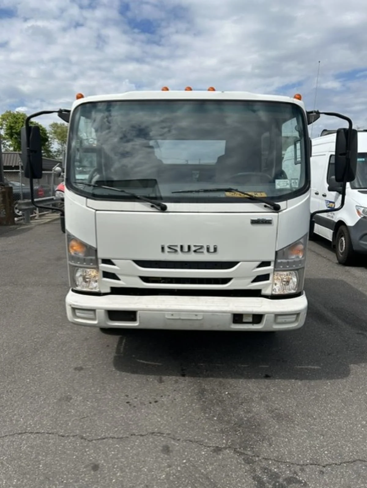2017 Isuzu NQR in Farmingdale, NY — photo 2