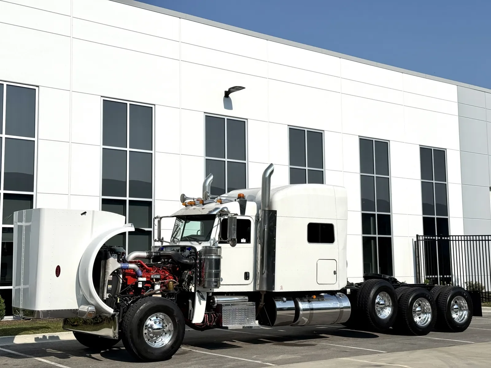 2022 Peterbilt 389 in New Lenox, IL — photo 10