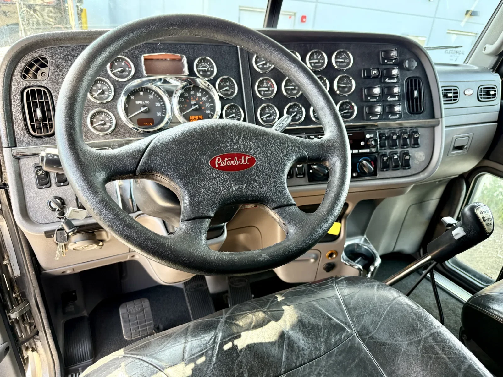 2022 Peterbilt 389 in New Lenox, IL — photo 15