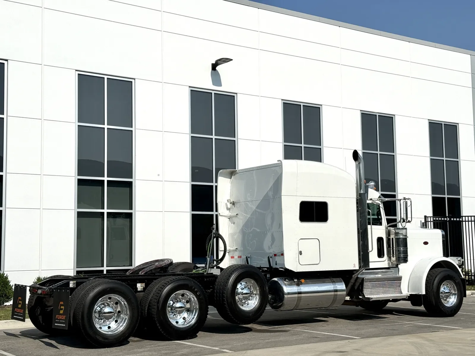 2022 Peterbilt 389 in New Lenox, IL — photo 5