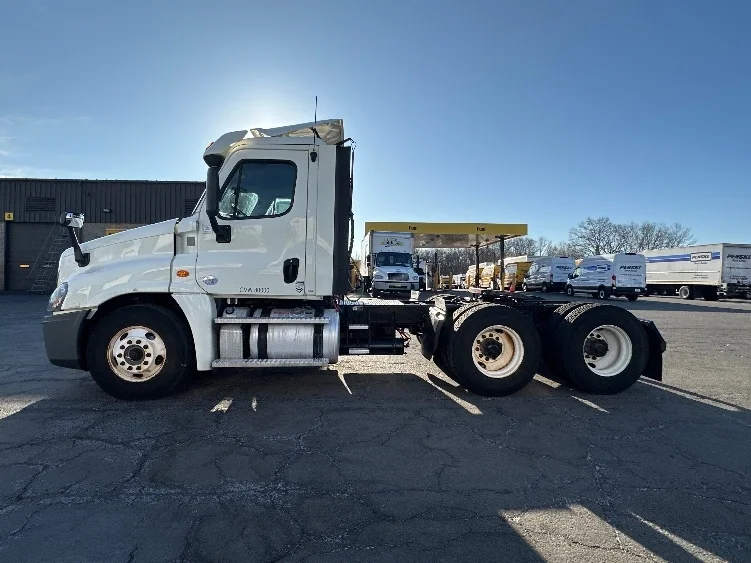 2018 Freightliner Cascadia - image 4
